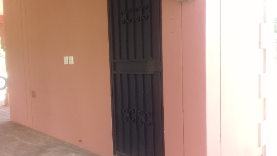 To Let 7 Bedroom Property for Rent in Ifafi North West